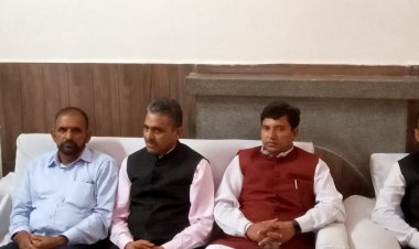 प्रदेश कांग्रेस के प्रवक्ता प्रेम कौशल ने सीएम जयराम ठाकुर पर पत्रकार वार्ता के दौरान साधा निशाना