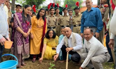 हमीरपुर कालेज में लगा रक्तदान शिविर स्व. प्रो. अग्निहोत्री की स्मृति में हुआ 47 यूनिट रक्तदान