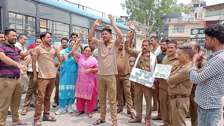 एचआरटीसी ने निगम ने 22 जुलाई तक परिचालक संघ की मांगे नहीं मानी तो होगा काम छोड़ो हड़ताल