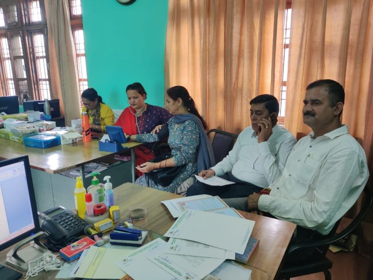 एपीएमसी परिसर में सांसद मोबाइल स्वास्थ्य सेवा द्वारा लगाया गया निशुल्क चिकित्सा शिविर
