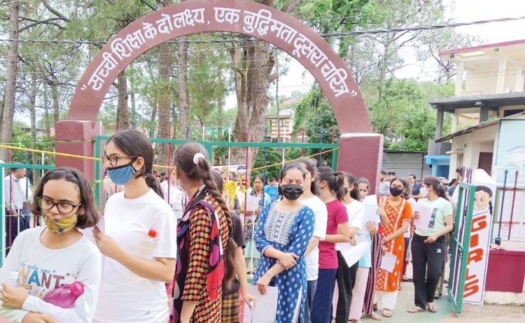 नेशनल टेस्टिंग एजेंसी ने नीट की परीक्षा रविवार को आयोजित की गई।