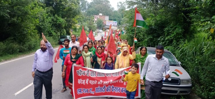  अग्निपथ योजना के विरोध में सीटू के कार्यकर्ताओं ने  रैली निकाली व अग्निपथ योजना का जमकर विरोध किया।