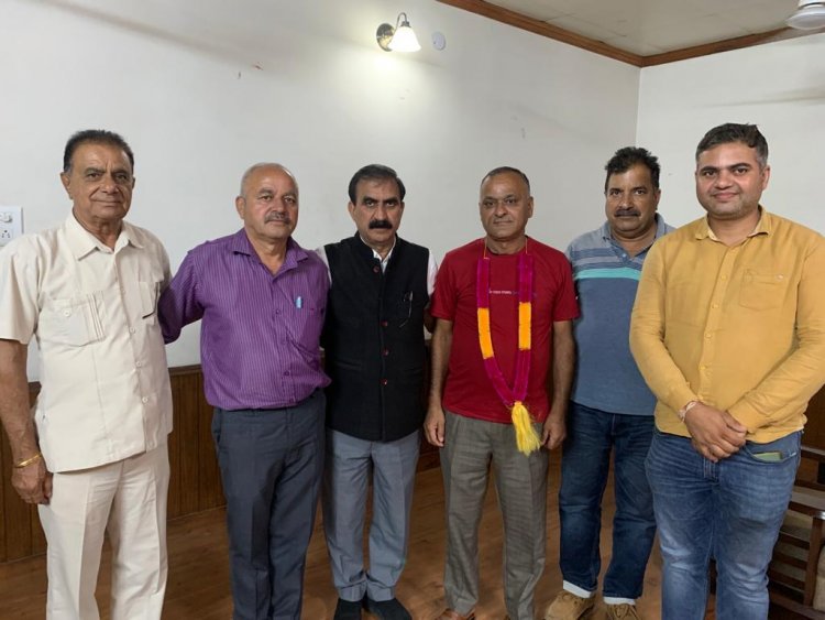 भाजपा के कंडरोला पलासी के 10 साल तक पूर्व में बूथ अध्यक्ष रहे कुलदीप कटोच ने कांग्रेस का दामन थाम लिया है।