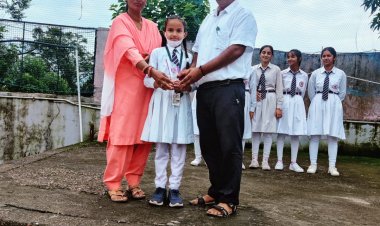 साईं विजन वरिष्ठ माध्यमिक पाठशाला भरेड़ी में रूहानी रिद्धि को विधिवत नवोदय स्कूल के चयन के लिए  किया सम्मानित