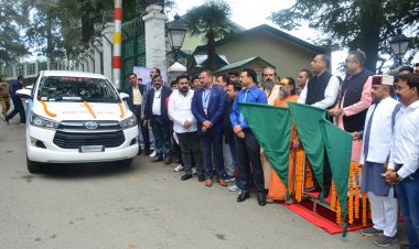 मुख्यमंत्री ने स्मार्ट सिटी के तहत राइड विद प्राइड सेवा के लिए 2.91 करोड़ रुपए की 18 टैक्सियां लोगों को समर्पित की