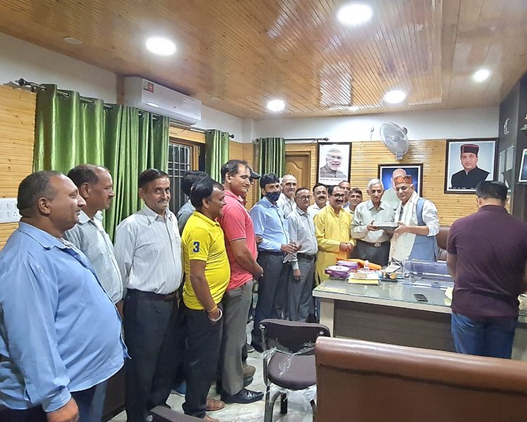 डिडवीं टिक्कर क्षेत्रवासियों ने नरेन्द्र ठाकुर का किया धन्यवाद