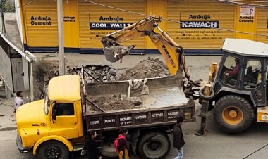 कोटली में अतिक्रमण वाले भवनों पर चला पीला पंजा