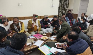 इंद्र दत्त लखनपाल ने अधिकारियों से तलब किया बड़सर क्षेत्र की योजनाओं का खाका