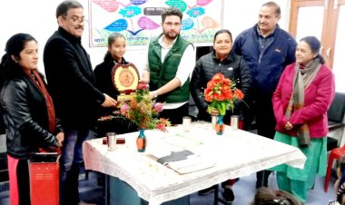 निधि डोगरा को किया सम्मानित