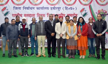 राष्ट्रीय मतदाता दिवस पर मतदाताओं को दिलाई शपथ