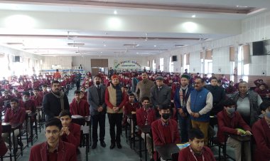 भारत सरकार द्वारा आयोजित परीक्षा पे चर्चा 2023 कार्यक्रम डी ए वी स्कूल हमीरपुर में मनाया