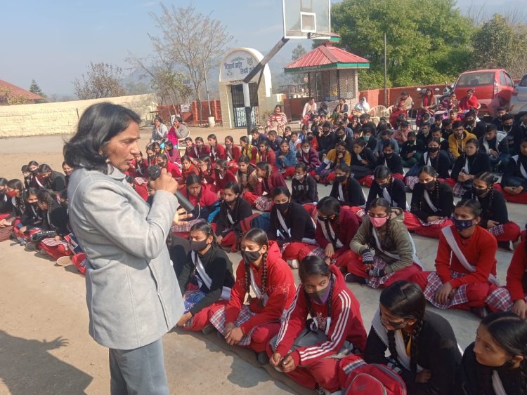 जाहू और बाहनवीं में विद्यार्थियों को दिए करियर संबंधी टिप्स