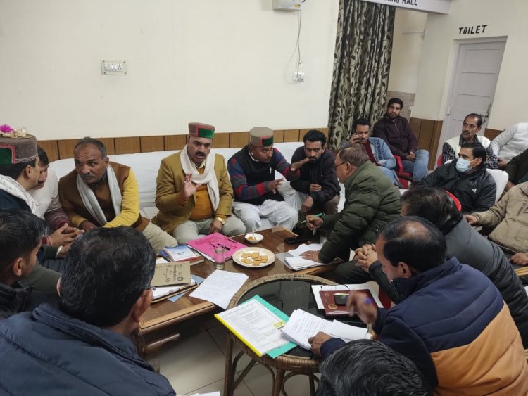 इंद्र दत्त लखनपाल ने अधिकारियों से तलब किया बड़सर क्षेत्र की योजनाओं का खाका