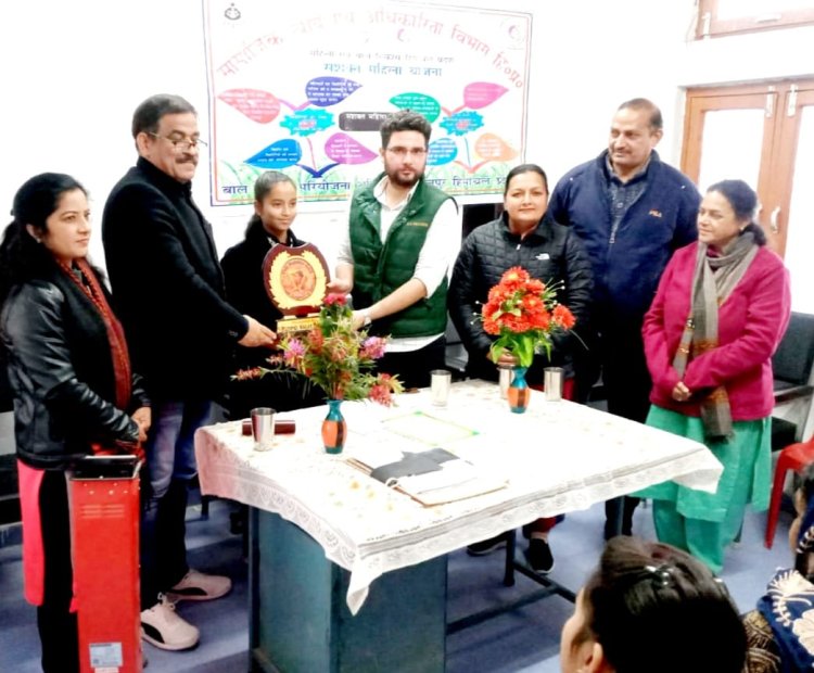 निधि डोगरा को किया सम्मानित