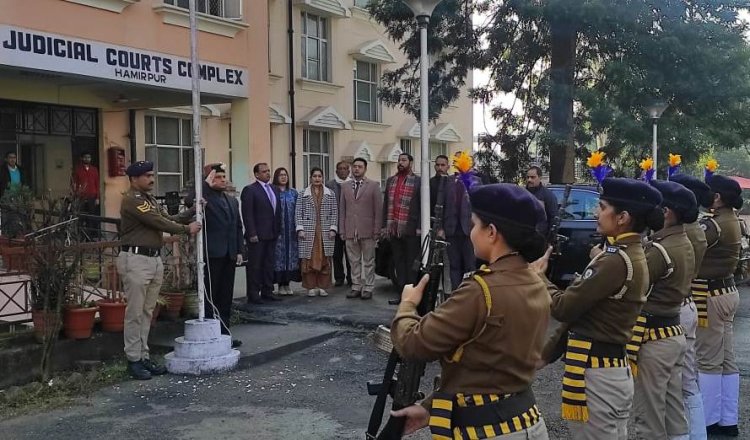 जिले के तीनों न्यायिक परिसरों में फहराया तिरंगा, विधिक साक्षरता शिविर लगाए