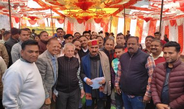 मुख्यमंत्री ने नादौन और हमीरपुर विधानसभा क्षेत्र की विकासात्मक परियोजनाओं की समीक्षा की