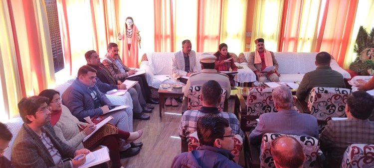 विधायक इंद्र दत्त लखनपाल और डीसी ने की चैत्र मेले की तैयारियों की समीक्षा