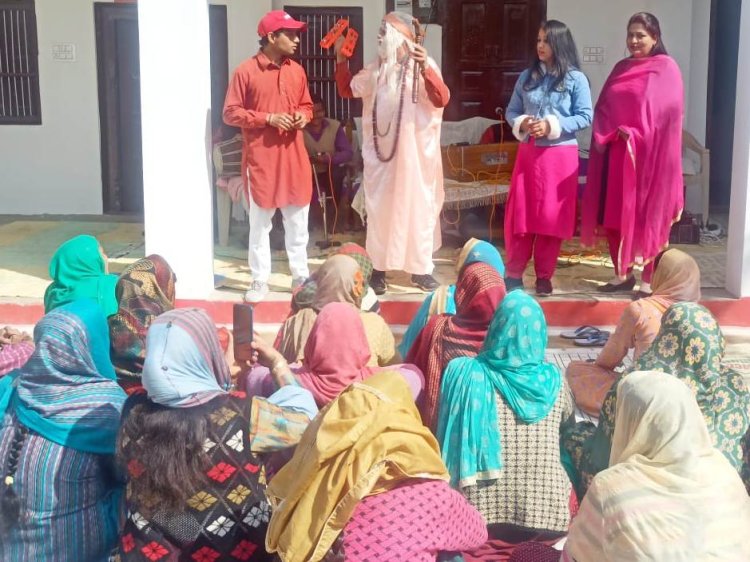 गीत-संगीत और नाटकों से समझाई प्रदेश सरकार की योजनाएं