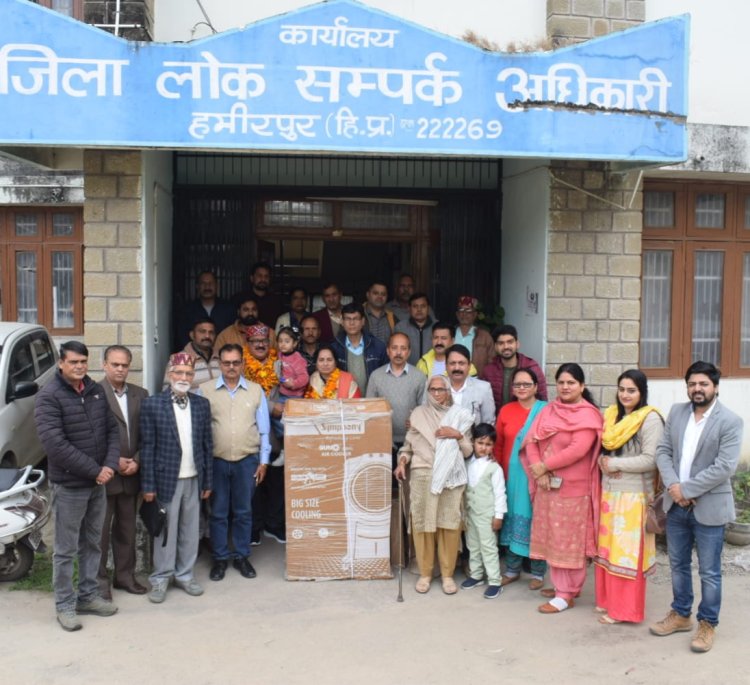 सेवानिवृत्ति पर सहायक सूचना अधिकारी निर्दोष धीमान को दी विदाई