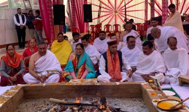 महाष्टमी के पावन अवसर पर पूर्व मुख्यमंत्री ने लिया कुल देवी माता अवाहदेवी का आशीर्वाद