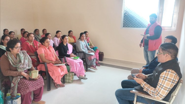 सुजानपुर और पटलांदर में महिलाओं को बताए उनके अधिकार