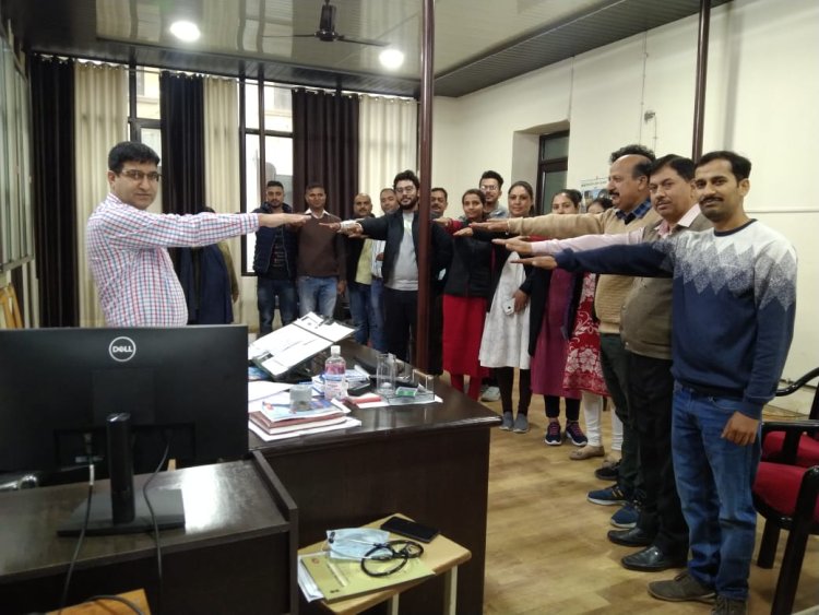 पोषण शपथ और पोषण गान की स्वर लहरियों के साथ शुरू हुआ पोषण पखवाड़ा