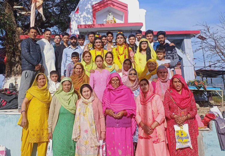 रामनवमी के अवसर पर अटल युवक मण्डल भरठवान के युवाओं ने शोभायात्रा का आयोजन किया