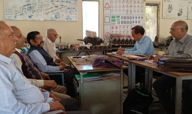 कर्मचारियों ने सरकार से रिवाईज पेंशन देने की मांग की