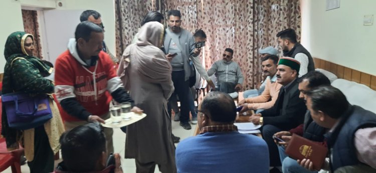 आम लोगों की समस्याओं का त्वरित समाधान करें अधिकारी : इंद्र दत्त लखनपाल