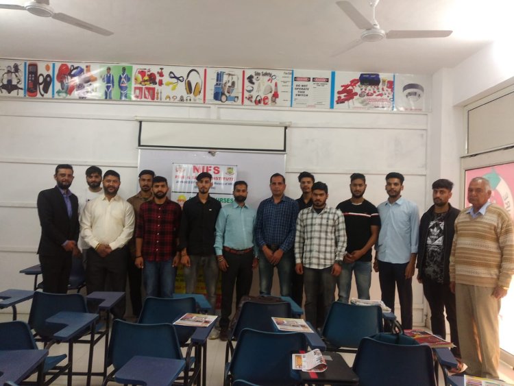 एनआईएफएस द्वारा हमीरपुर में जॉब और प्लेसमेंट से सम्बंधित सैमीनार करवाया गया