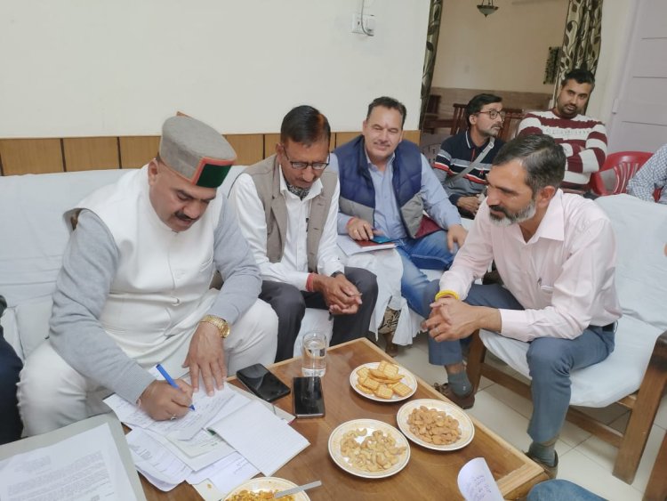 विधायक इंद्रदत्त ने सुनी समस्याएं