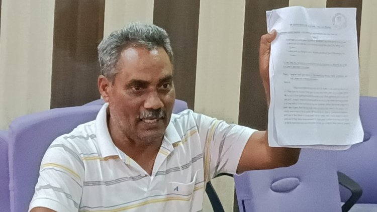 हमीरपुर जिला परिषद के बेटे की गिरफ्तारी का मामला: पिता ने पुलिस पर लगाए आरोप, कहा- राजनीतिक द्वेष में फंसाया जा रहा, घर से जबरन उठाकर ले गई पुलिस।