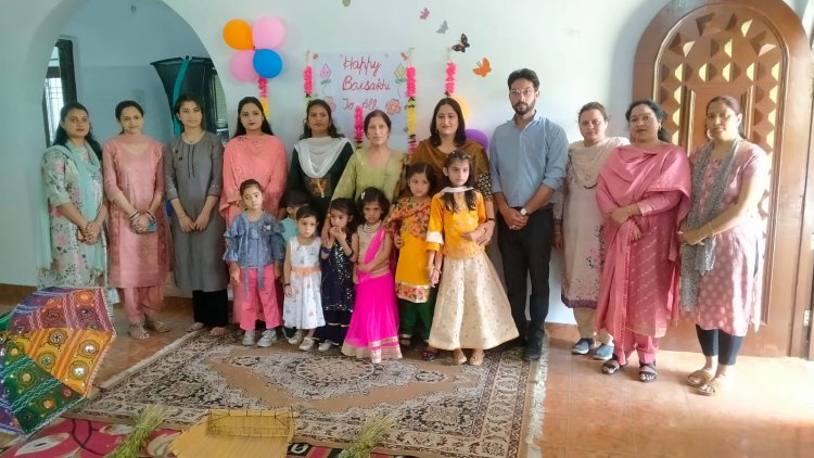 हमीरपुर में गुरूकुल पब्लिक स्कूल में बैसाखी पर्व के उपलक्ष्य पर किया कार्यक्रम का अयोजन