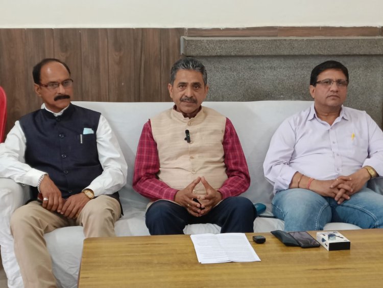केंद्रीय मंत्री अनुराग ठाकुर के राहुल गांधी के माफी मांगने के बयान पर किया पलटवार