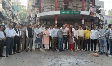 नगर निगम चुनावों में कांग्रेस पार्टी को पूर्ण बहुमत पर जिला कांग्रेस ने गांधी चौक पर मनाया जश्न