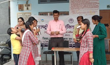 राष्ट्रीय कृमि दिवस पर कन्या विद्यालय हमीरपुर से हुई शुरुआत, स्कूली छात्रों को खिलाई गई एल्बेंडाजोल