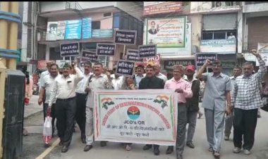 गांधी चौक पर पूर्व सैनिकों ने किया विरोध प्रदर्शन