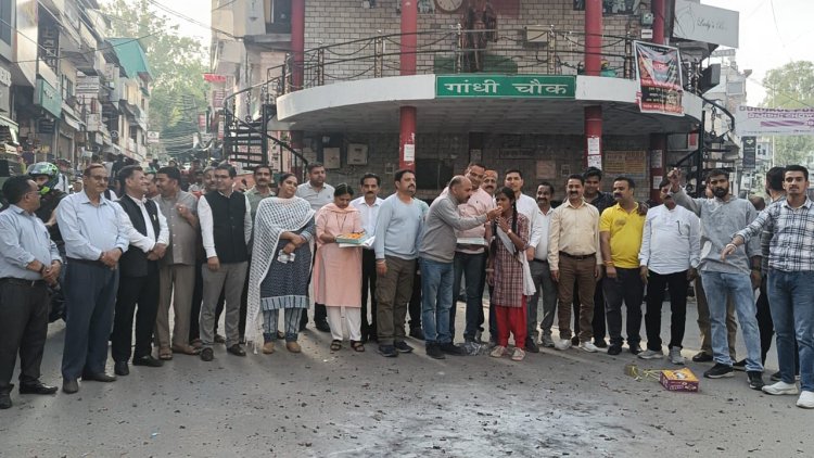 नगर निगम चुनावों में कांग्रेस पार्टी को पूर्ण बहुमत पर जिला कांग्रेस ने गांधी चौक पर मनाया जश्न