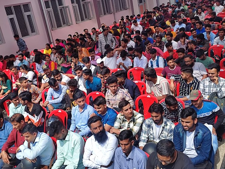 लघु रोजगार मेले में उमड़ी युवाओं की भीड़, 680 युवाओं की हुई प्लेसमेंट