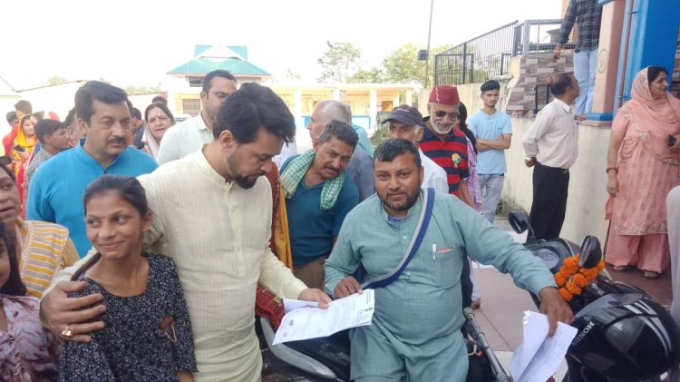 केंद्रीय मंत्री अनुराग सिंह ठाकुर के समक्ष रखी राजन कुमार ने दिव्यांगों की समस्या