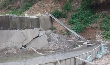 हमीरपुर की पाहलु ग्राम पंचायत में बने चेक डैम में हुआ है भारी भ्रष्टाचार