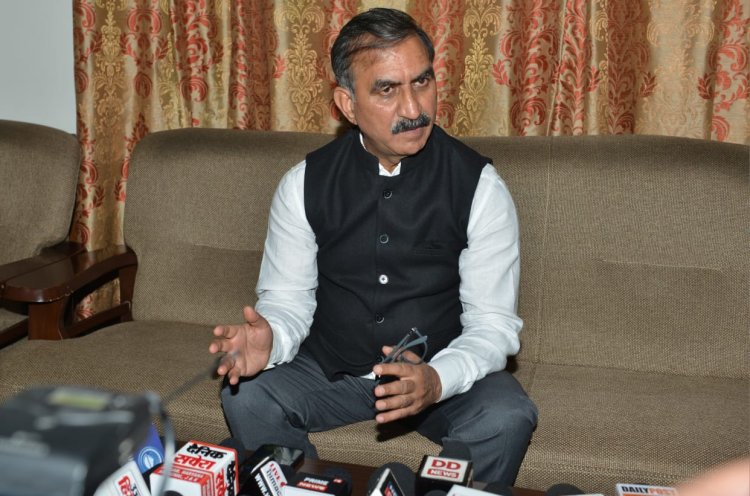 मुख्यमंत्री ने सोमवार सुबह चार बजे तक राहत एवं बचाव कार्य का जायजा लिया नदी-नालों के निकट न जाने की अपील की