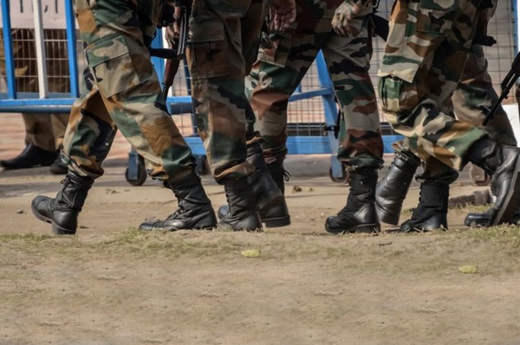 16 के करीब पूर्व सैनिक ही पूर्व कल्याण निदेशालय के रोजगार विभाग में दस्तावेज चेक करवाने पहुंचे