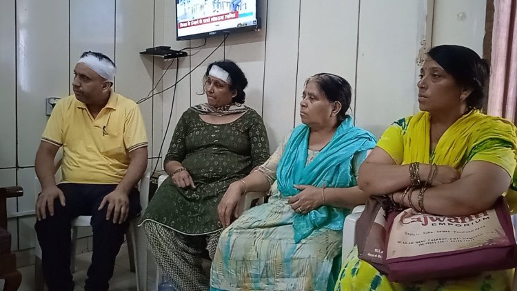मारपीट में दो घायल एसपी को सौंपी शिकायत