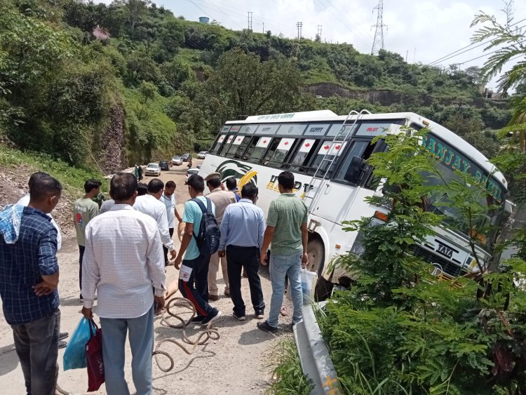 टौणी देवी में बड़ी दुर्घटना होने से टली