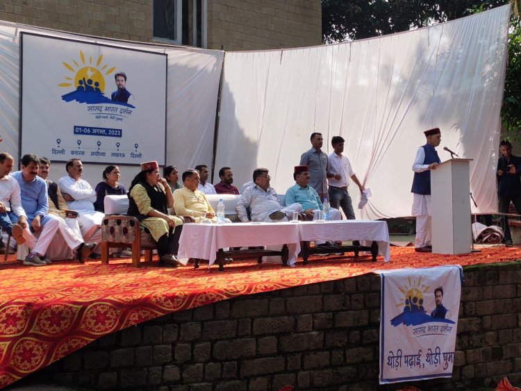 किताबें केवल ज्ञान देती हैं जीवन का प्रेक्टिकल नॉलेज खुद देख कर या स्वयं अनुभव करके मिलता है: धूमल