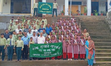 भुक्कड़ स्कूल एक पेड़ स्कूल के नाम अभियान पर लगाये फलदार व औषधीय पौधे।