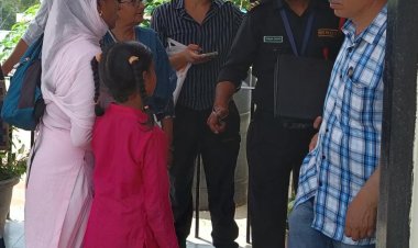 मैरिट के आधार पर एमबीबीएस में एडमिशन लेने पहुंचे छात्र-छात्राएं