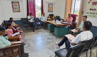 टौणी देवी में मुख्यमंत्री सुख आश्रय योजना के क्रियान्वयन पर की चर्चा