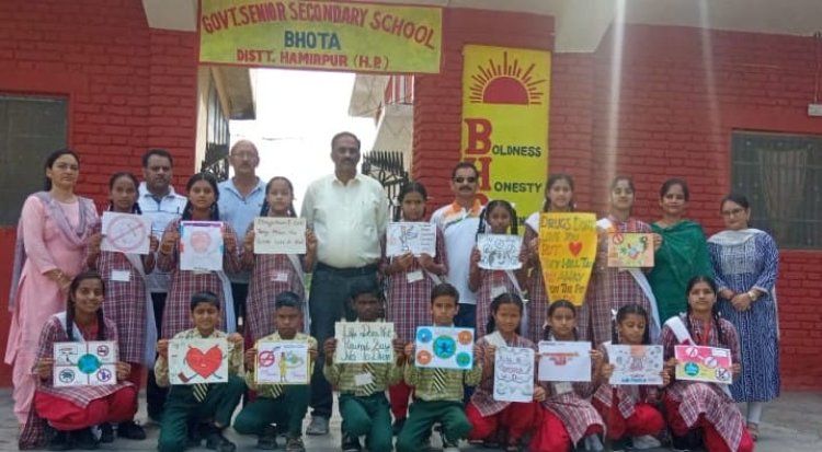 भोटा स्कूल में नारा लेखन और चित्रकला प्रतियोगिता से दिया नशा निवारण का संदेश
